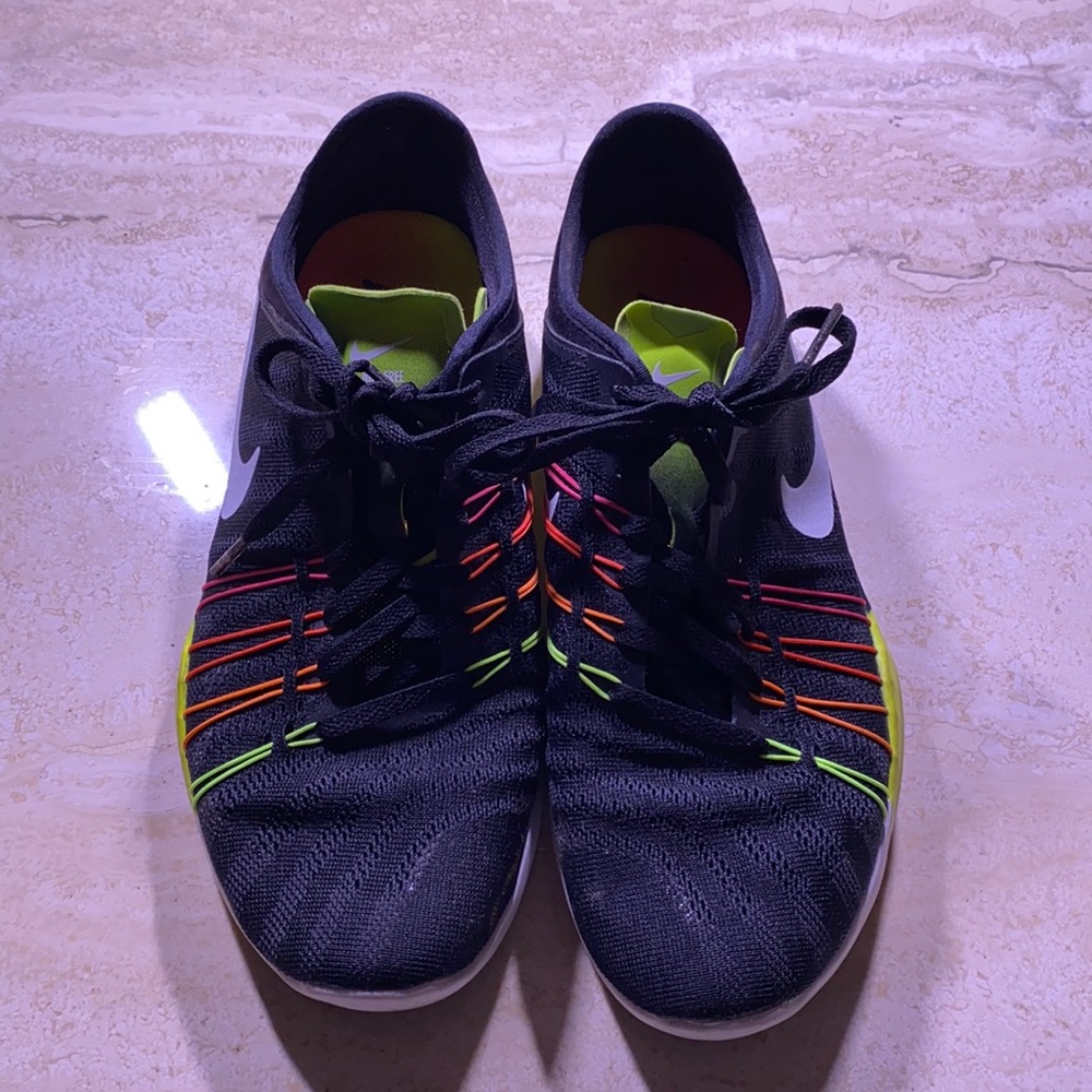Women’s Nike tennis shoes